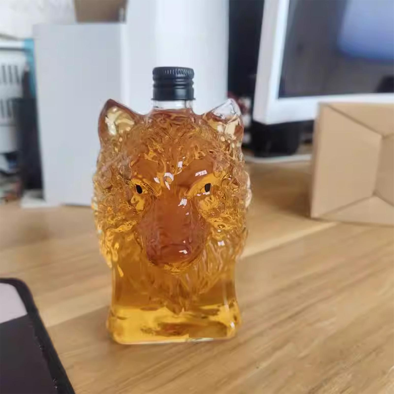 Vintage Collectible Glass - ウイスキーボトル ウルフシェイプ ワインカップ ヴィンテージ ウルフをテーマにしたガラスボトル 大人向けカクテルウイスキー愛好家のためのコレクターズアイテム