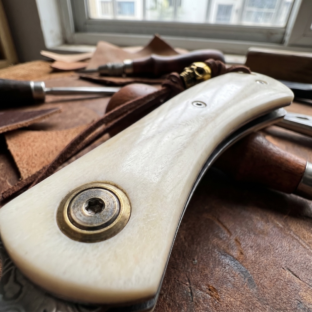 ヴィンテージダマスカス鋼製小型折りたたみナイフ、牛骨ハンドル - Vintage Collectible Knife のレビューと価格