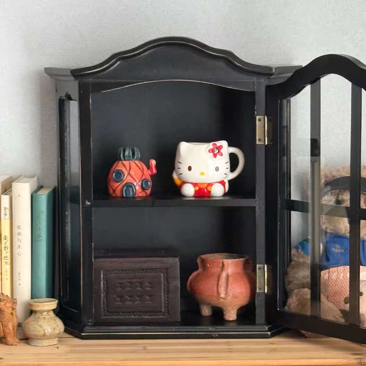 ヴィンテージ風の古材を使用したガラス扉付き壁面キャビネット、 - Vintage Collectible Glass のレビューと価格